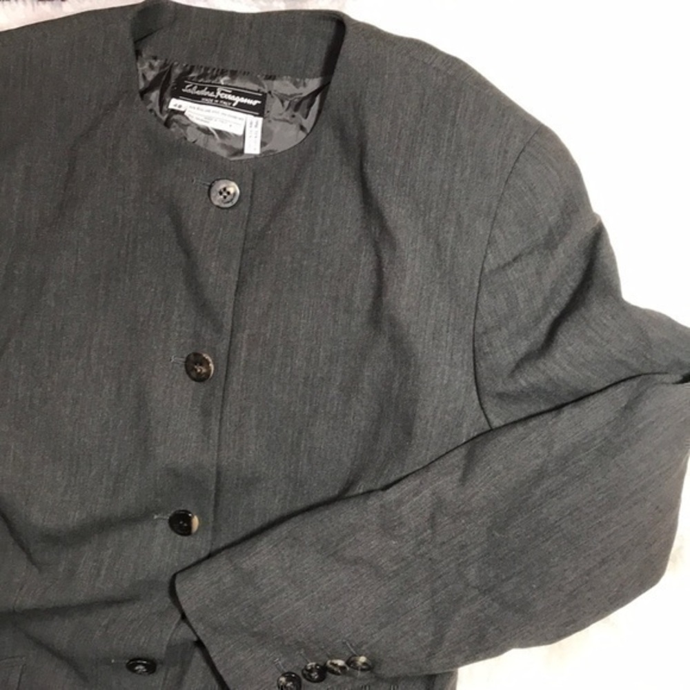 ▶️ Salvatore Ferragamo ◀️ Women’s long sports Jacket.